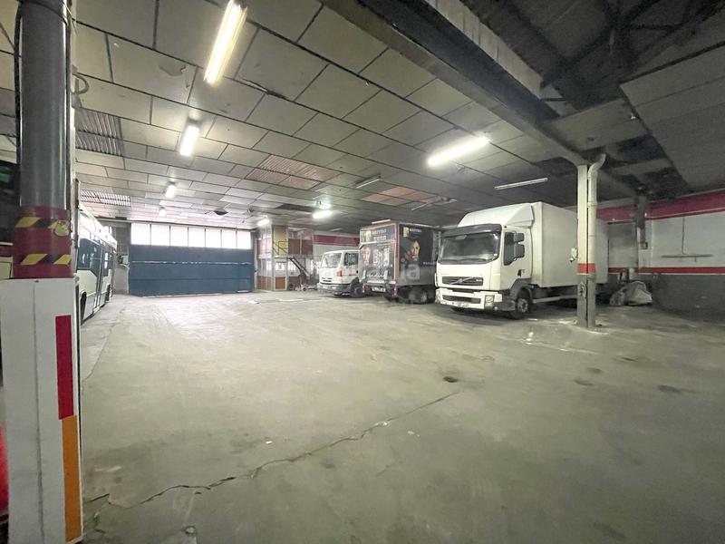 Foto 8aff40c5-4347-4b3e-a1eb-9476c3cec393. Local comercial en calle valentí almirall 71 71 en Sabadell