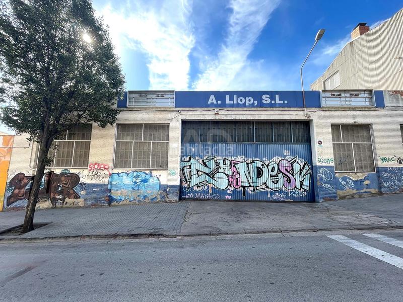 Foto 8de5a30a-a299-40f1-a77c-9b4dc3f04c7e. Locale commerciale in calle valentí almirall 71 71 in Sabadell