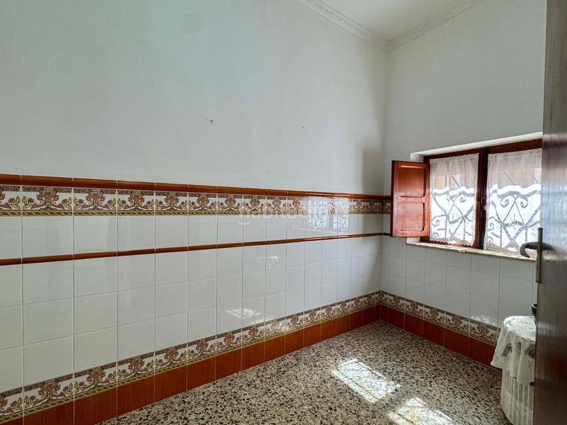 Foto 2b60d06f-c56c-4c96-adb0-c667d64ad473. Edificio en Énova (l´)