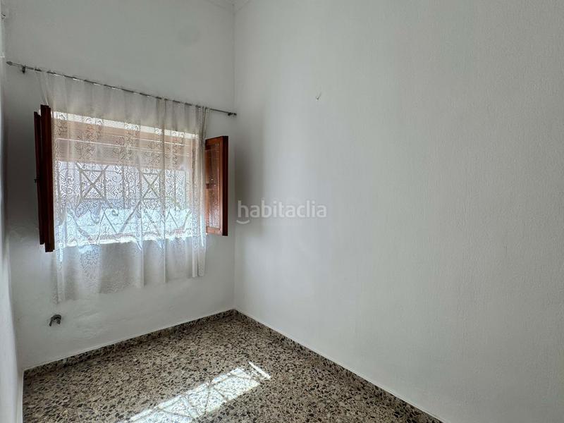 Foto c9e45c05-3cdb-4fdd-b434-e89e489152de. Edificio en Énova (l´)