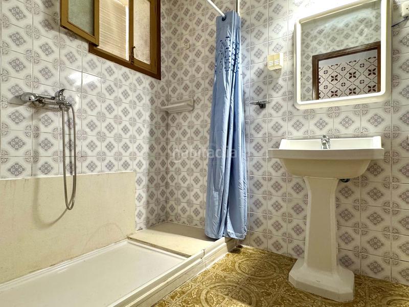 Foto d930b6a8-bc69-402c-ac4d-73cd8e2a321f. Edificio en Énova (l´)