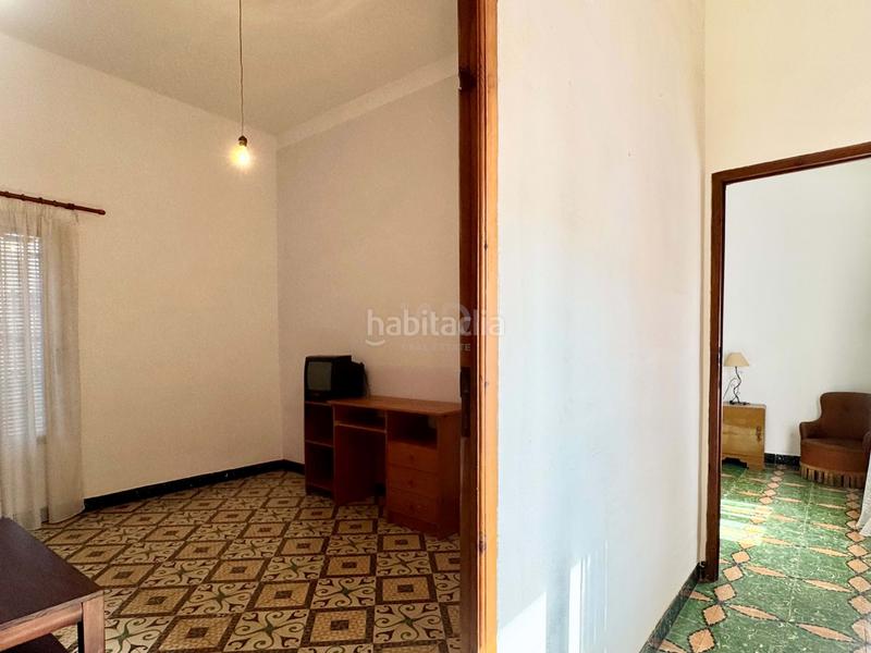 Foto f351ad07-3457-4a71-be2b-52178cacf447. Edificio en Énova (l´)