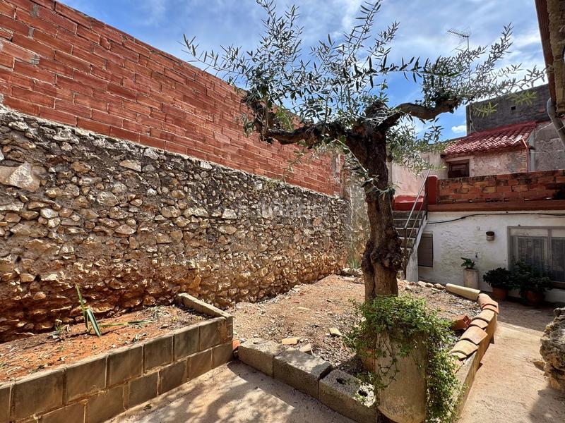 Foto f7994fc4-b98e-4e0d-ba26-2953ea006d5f. Edificio en Énova (l´)