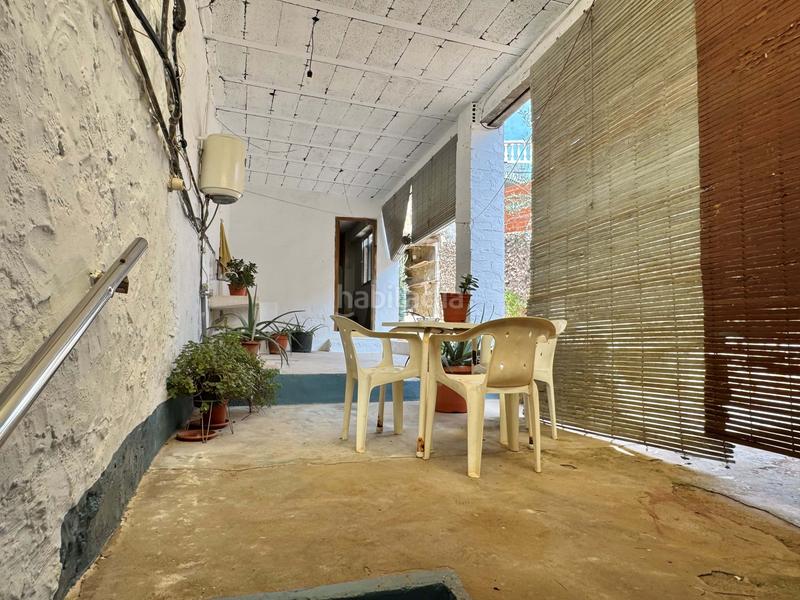 Foto f9370ad9-d524-40c9-abfc-07349d42b9b6. Edificio en Énova (l´)