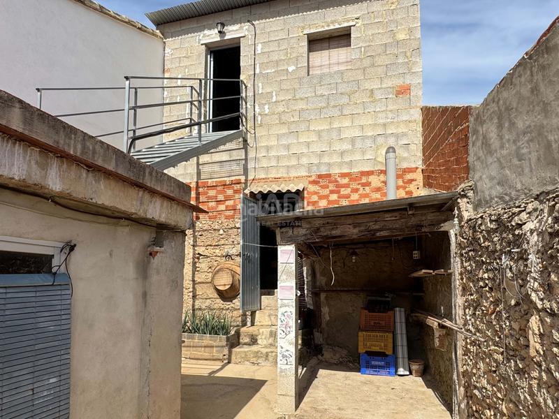 Foto c0bb0357-ee9d-465e-9510-e4d9dc87df5e. Gebäude in Énova (l´)