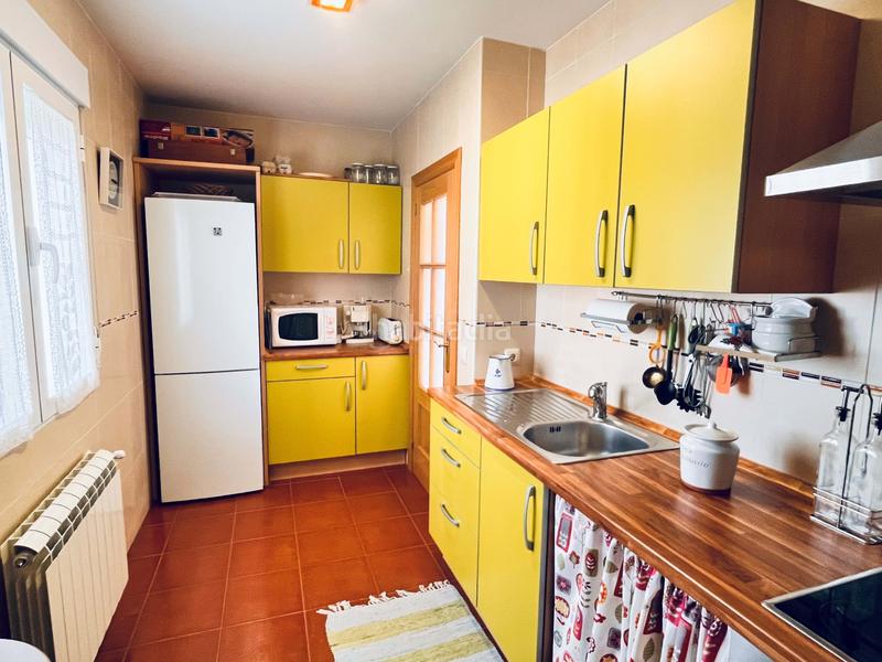 Foto 3463f09c-8f87-47fc-8a70-87095ea058af. Casa aparellada amb calefacció aparcament a Herradón de Pinares