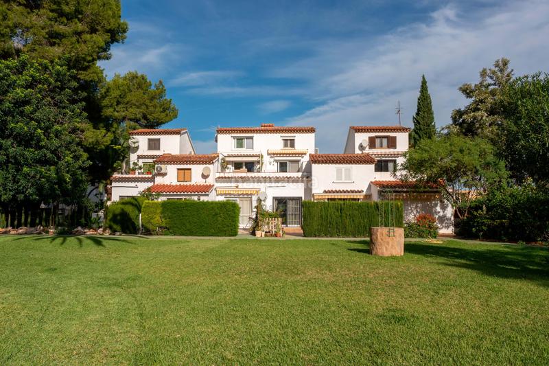 Foto 1b96c1d8-59bd-4bd7-b4d2-36a2c14b5b04. Casa bifamiliare con piscina in El Montgó Dénia