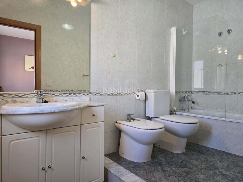 Foto 60b95974-5753-42f0-ba62-8f184e419200. Casa aparellada amb aparcament piscina a Segur de Calafell nucli urbà Segur de Calafell