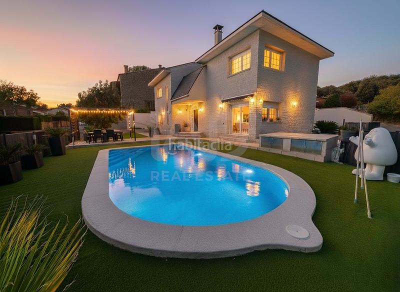 Foto d40e1b0f-f731-4e8b-a7c0-09564b6eaf24. Haus mit heizung parking pool in Palau Girona