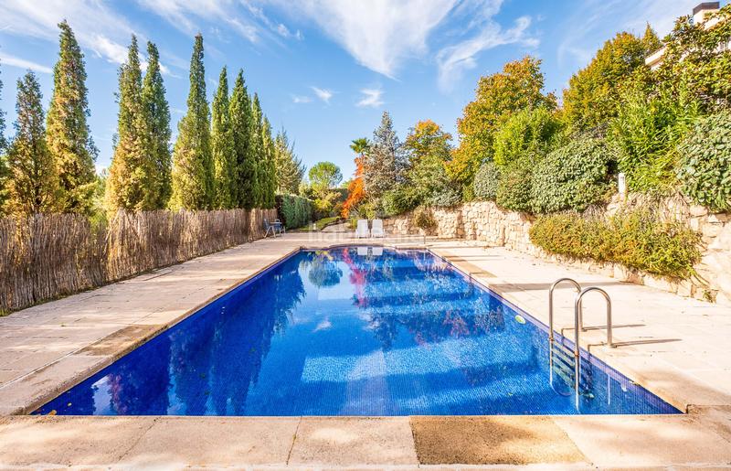 Foto a0bf2440-2527-47f2-836d-1a6ffac7e66d. Casa amb calefacció aparcament piscina a El Monte Torrelodones