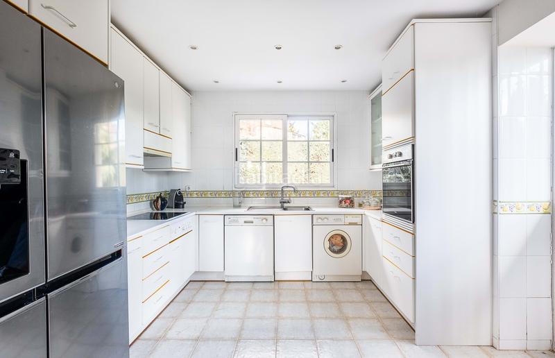 Foto 4149181d-3b20-47d0-9c43-f0b42c073b34. Haus mit heizung parking pool in El Monte Torrelodones