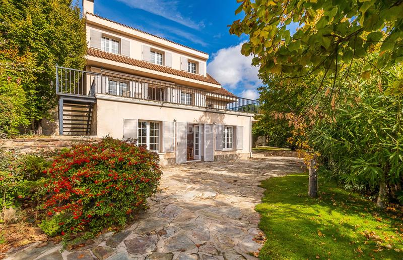 Foto bcf5e6f3-8262-4673-8966-ebfe5dbc7e42. Haus mit heizung parking pool in El Monte Torrelodones