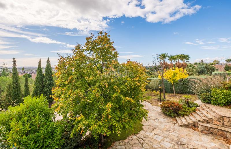 Foto a91f4eac-812d-4faf-a0bb-657d43796460. House with heating parking pool in El Monte Torrelodones