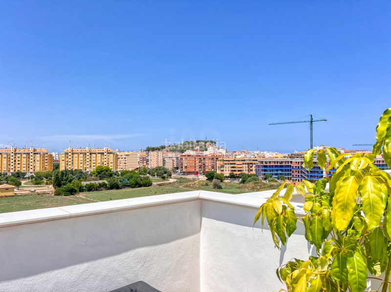 Foto 3dad0ed6-32e3-42f7-8610-be06a5d78257. Dachwohnung mit heizung in El Montgó Dénia