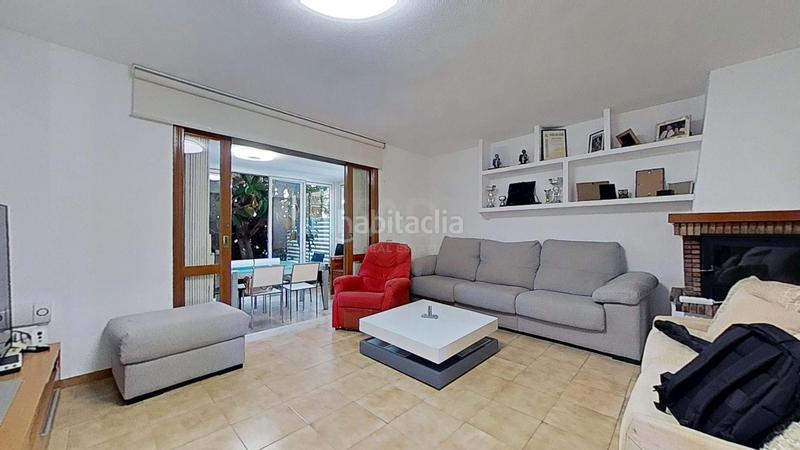 Foto 6493563d-9c92-45bd-8954-e9dffec2f8a4. Casa aparellada amb calefacció aparcament piscina a Benicasim / Benicàssim