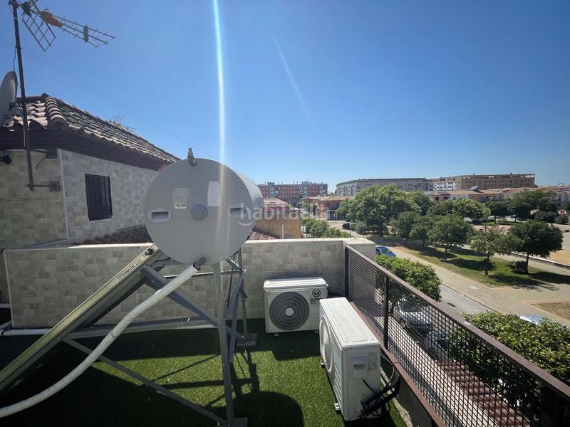 Foto 820a46ec-0e01-4564-9026-687236914b77. Casa aparellada amb calefacció a Palmete Sevilla