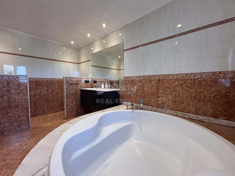 Foto c2cf5fcf-65e5-471c-924a-605fdd284272. Casa amb aparcament piscina a Calella