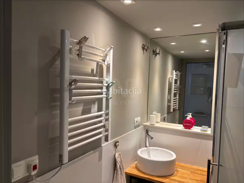 Foto 43216db3-a95c-4c0d-97f2-9b6c84ba98b9. Zweistöckige wohnung mit heizung in Vila de Gràcia Barcelona