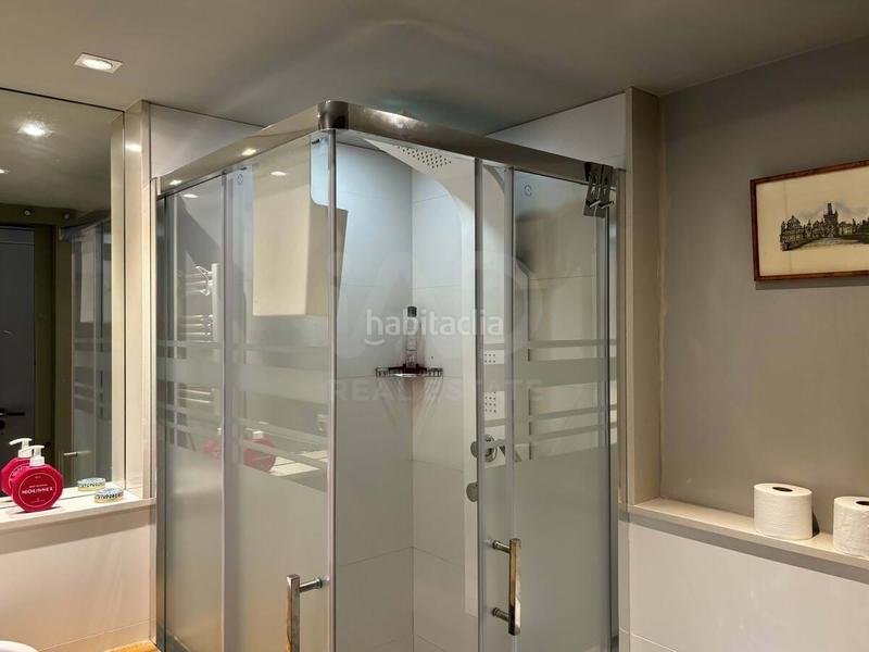 Foto b42eed5a-4cff-429a-8526-bc8e9a712e18. Zweistöckige wohnung mit heizung in Vila de Gràcia Barcelona