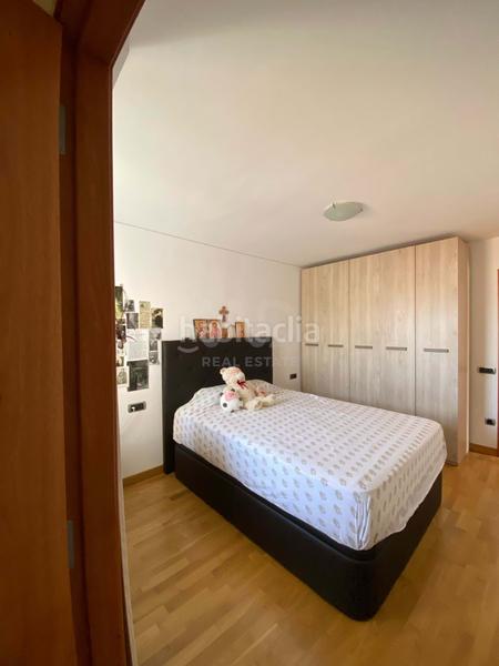 Foto 045e40bb-e09f-45e7-adce-35d93e8eef4d. Duplex con riscaldamento in Barri del Centre Terrassa