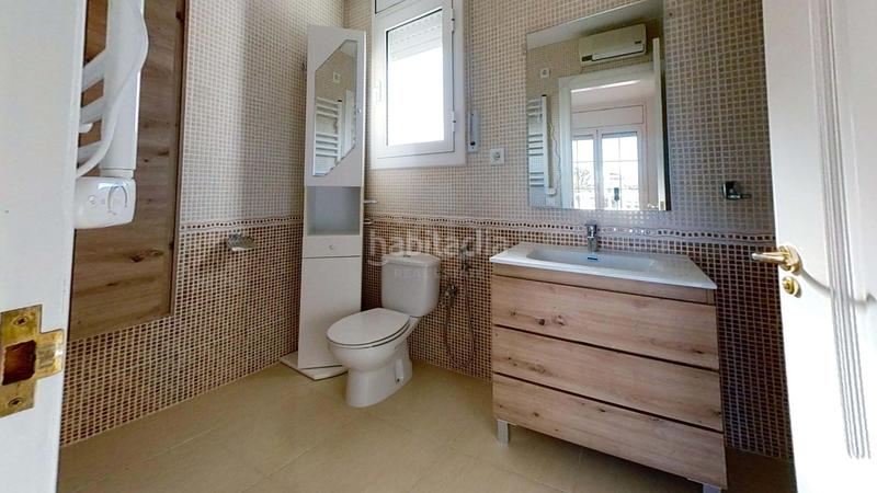 Foto 60964891-00c0-4aea-8745-97401cf61f13. Casa amb calefacció piscina a Centre Miami Platja