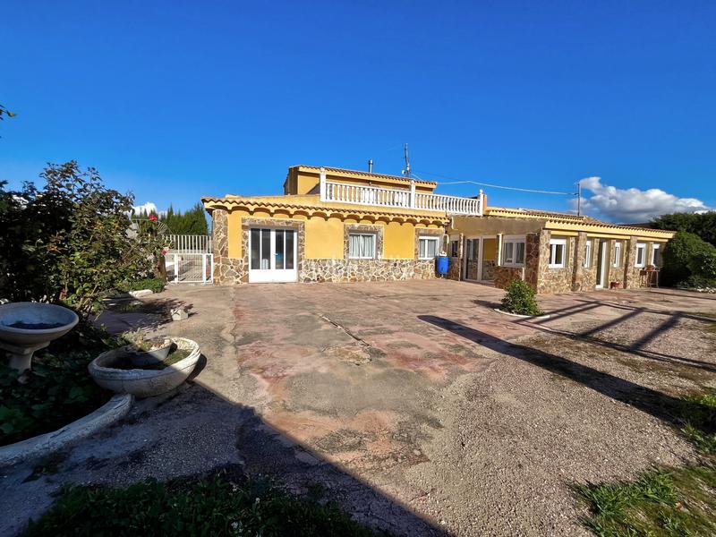 Foto 3167bc79-f583-45e8-a45d-b12b3d940028. Chalet with parking pool in Las Virtudes Villena