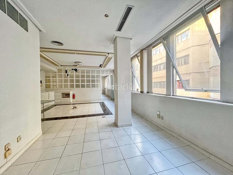 Foto fe6f8816-ec09-45fd-a9a1-d80d9235d3e5. Lloguer local comercial a calle general aguilera 6 6 a Ciudad Real