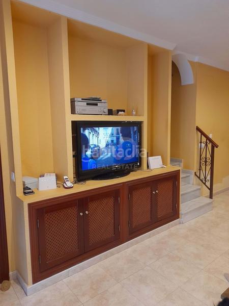 Foto 8c7e9ac4-eecc-46a8-af54-dbf5a1dfa9f9. Doppelhaus mit heizung parking in Lepe