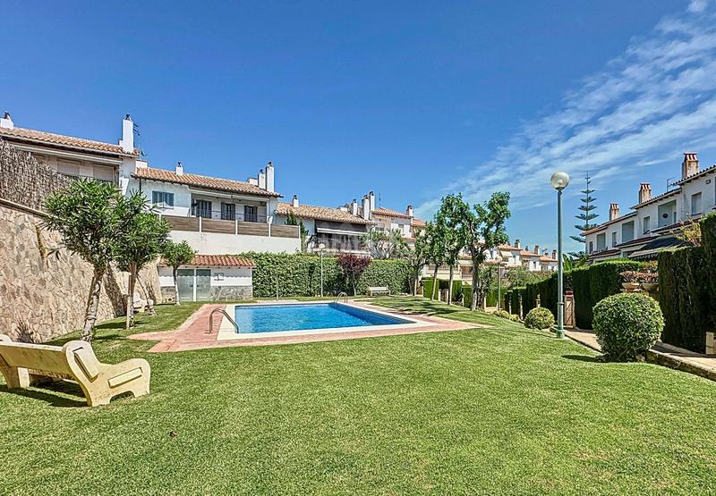 Foto 77c46dbd-dc4c-48da-8212-b6e28fa24546. Casa bifamiliare con riscaldamento parcheggio piscina in Sant Pere de Ribes