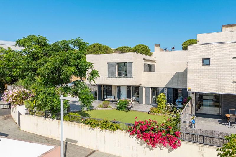 Foto b92afaaa-4aa3-40c0-90d8-719437e1fdce. Casa pareada en carrer de la pagesia 68 en Vallveric Mataró