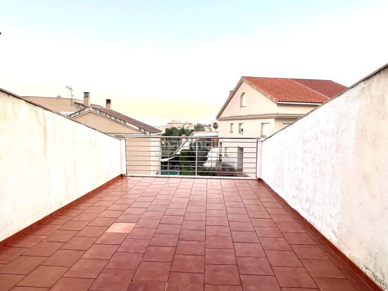 Foto 54f6b07a-4493-4637-a3ad-849a68dbe667. Casa aparellada amb aparcament a Avinguda Catalunya Sant Carles de la Ràpita