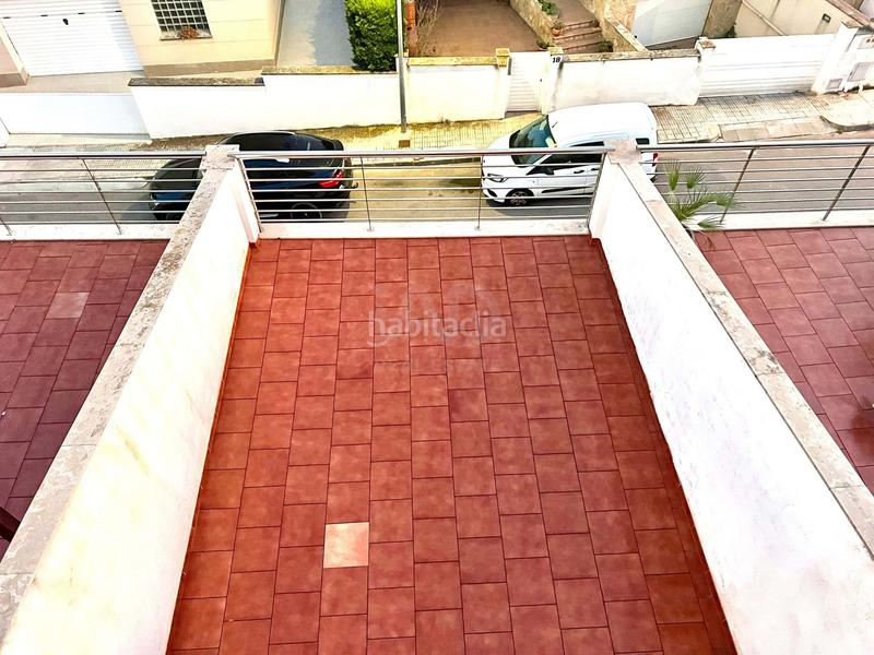 Foto 8028554b-35ae-4e80-bc15-e58855d29a5a. Casa aparellada amb aparcament a Avinguda Catalunya Sant Carles de la Ràpita