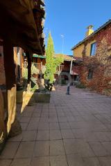 Edificio en Valdefresno