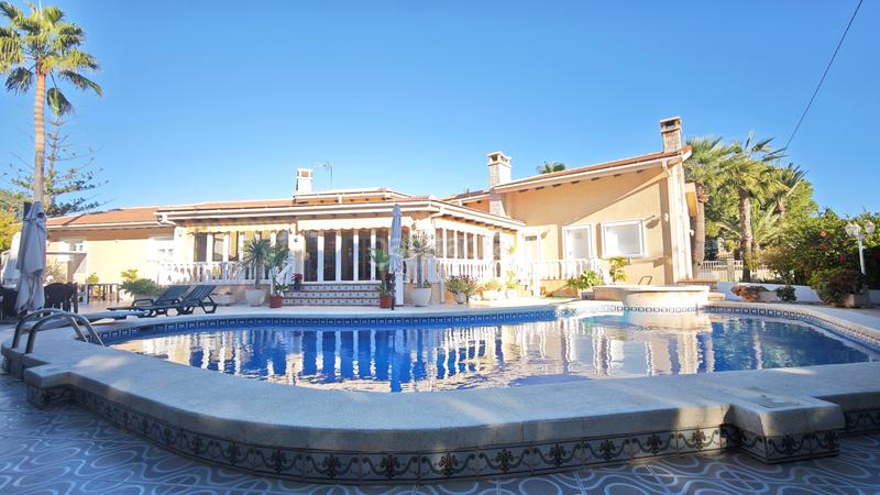 Foto 853f1aa6-811c-48dd-a132-498b8fa508ed. Chalet in calle huracán 2 in Cabo Roig Orihuela