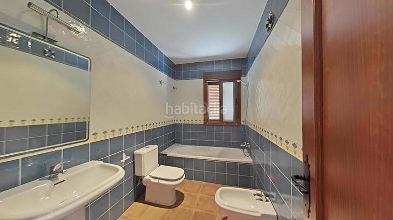 Foto 1a360fe6-fb9c-4090-b27c-b6e9332e3ead. Casa aparellada amb calefacció aparcament a Los Gallos Chiclana de la Frontera