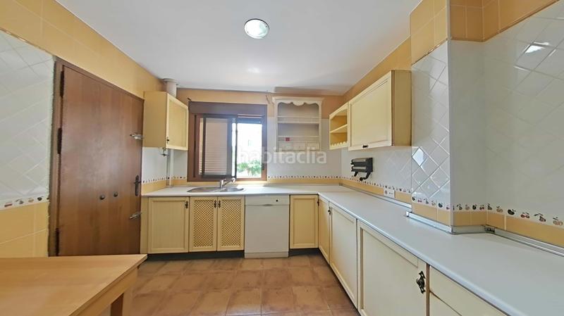 Foto c91281ee-fa74-4321-89b6-18ba986b85c7. Maison jumelée avec chauffage parking dans Los Gallos Chiclana de la Frontera