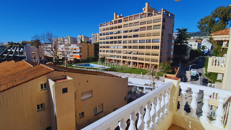 Foto bc6dedb5-2733-48c1-b74b-f85e0a3042c8. Pis amb calefacció piscina a La Carihuela - Los Nidos Torremolinos