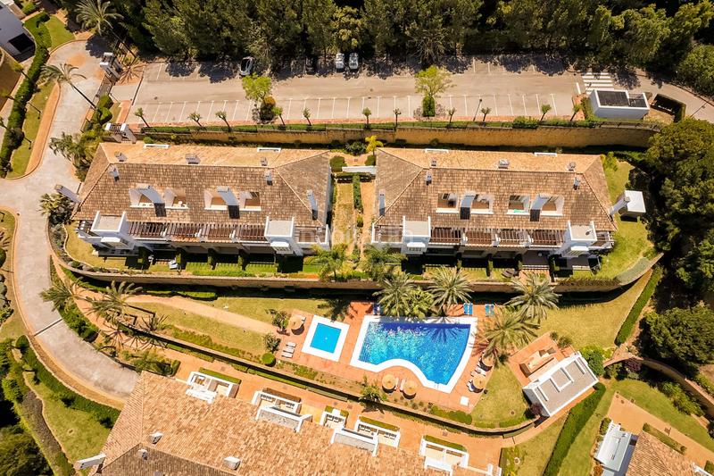 Foto bb96adba-5f74-4866-bb1f-13c21b7eeaf9. Casa bifamiliare con riscaldamento parcheggio piscina in Mijas