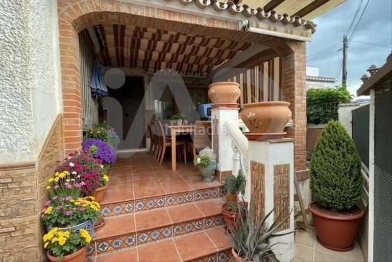 Foto 4e618fd1-5374-4bbb-91f3-b46ed8fe93c9. Casa pareada en Coín