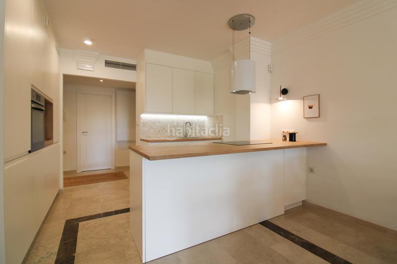 Foto a3001f61-c14a-49e6-94ed-328dd435987b. Flat with parking in Río Real Marbella