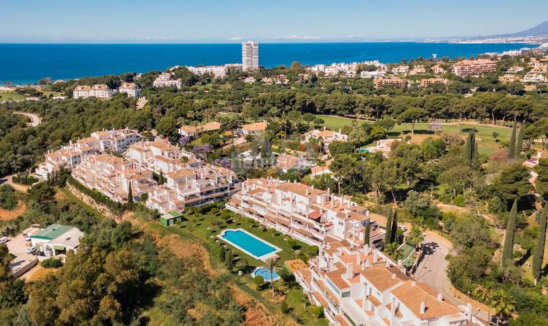 Foto a3a8a3b3-e5a0-4a41-9a7b-74a3370ebbd6. Flat with parking in Río Real Marbella