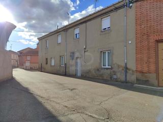 Gebäude in Villares de Órbigo