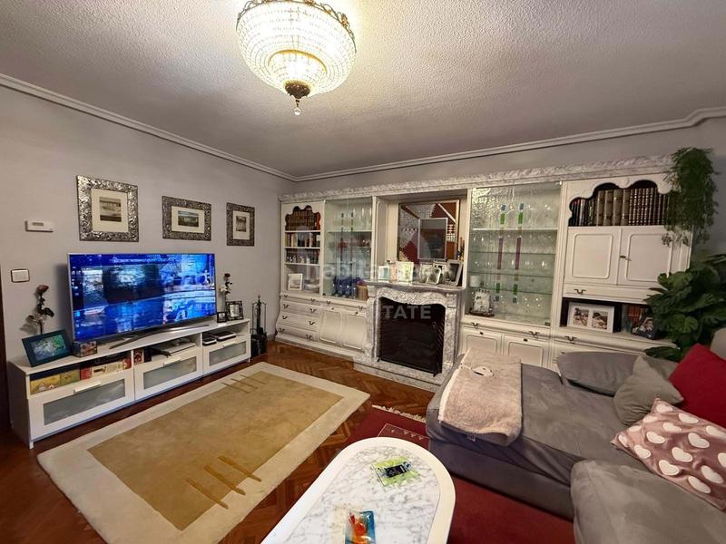 Foto a8e32af3-d78f-4fe2-bb08-da3a14bf956f. Pis amb calefacció aparcament a Centro Ciudad León