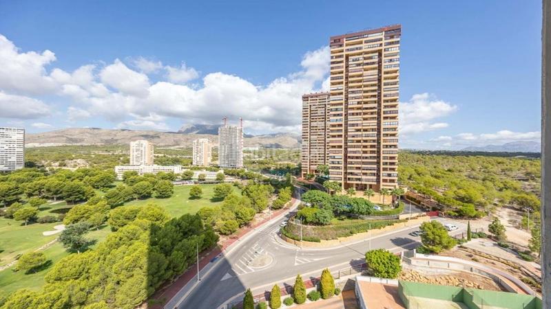 Foto 82409b1c-2e79-487a-a7bf-61541f92bd57. Rent flat with parking pool in Via Parque Benidorm
