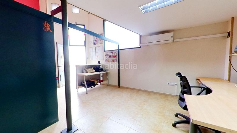 Foto f09a3a3d-885d-43c9-a4ec-39e1bb210f31. Local comercial en Borges Blanques (Les)