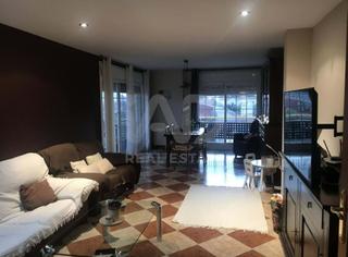 Zweistöckige Wohnung in Camarles