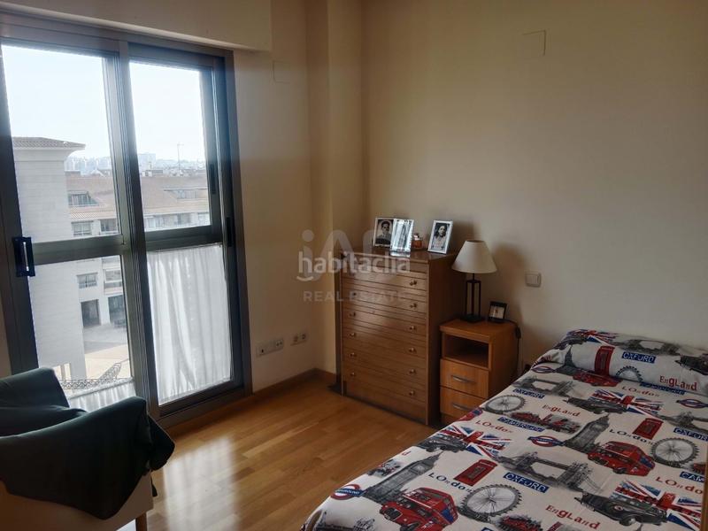 Foto 2bdfc999-23b4-49b3-abe9-1cc6b21cc9eb. Attico con riscaldamento parcheggio piscina in Miralbueno Zaragoza