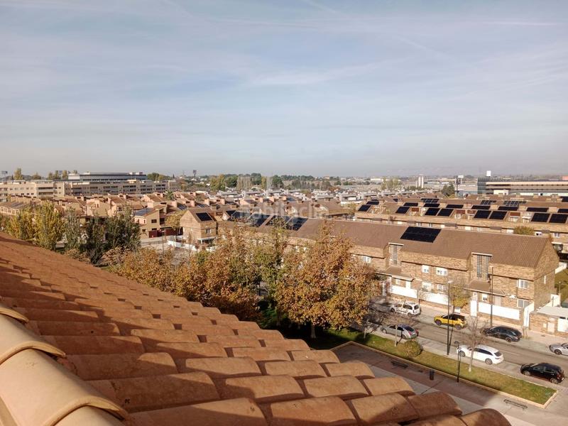 Foto 9a9c86f7-9b6e-4521-8a62-3de70fd2084f. Attico con riscaldamento parcheggio piscina in Miralbueno Zaragoza