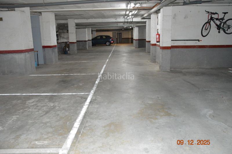 Foto ad18e02f-ddca-493e-9846-7a786de60d6e. Aparcament cotxe a El francas Coma-ruga