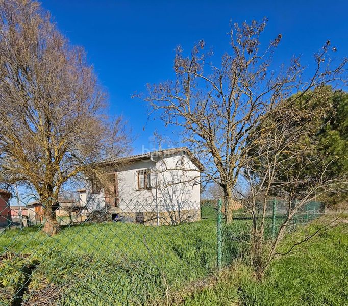 Foto 28fcab9b-7f5f-4ca9-9a76-8746f6530a30. Edifici a Pajares de los Oteros